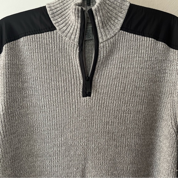 Kenneth Cole Reaction LG Sweater Heather Gray Faux epaulets Mock Neck 1/4 Zip EC - Picture 5 of 8